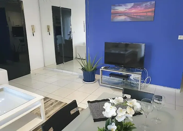 Manolis Thessaloniki Dream House - Explore Kalamaria!