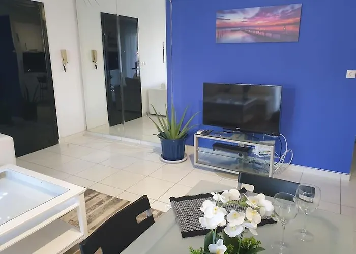 Manolis Thessaloniki Dream House - Explore Kalamaria!