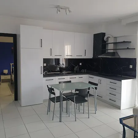 Manolis Thessaloniki Dream House - Explore Kalamaria! *